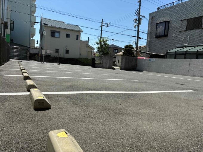 樽井駅徒歩6分、専用駐車場完備